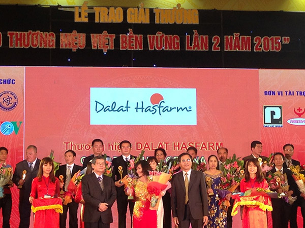 Dalat Hasfarm honored with the 2015 “100 sustainable brands in Vietnam" Awards